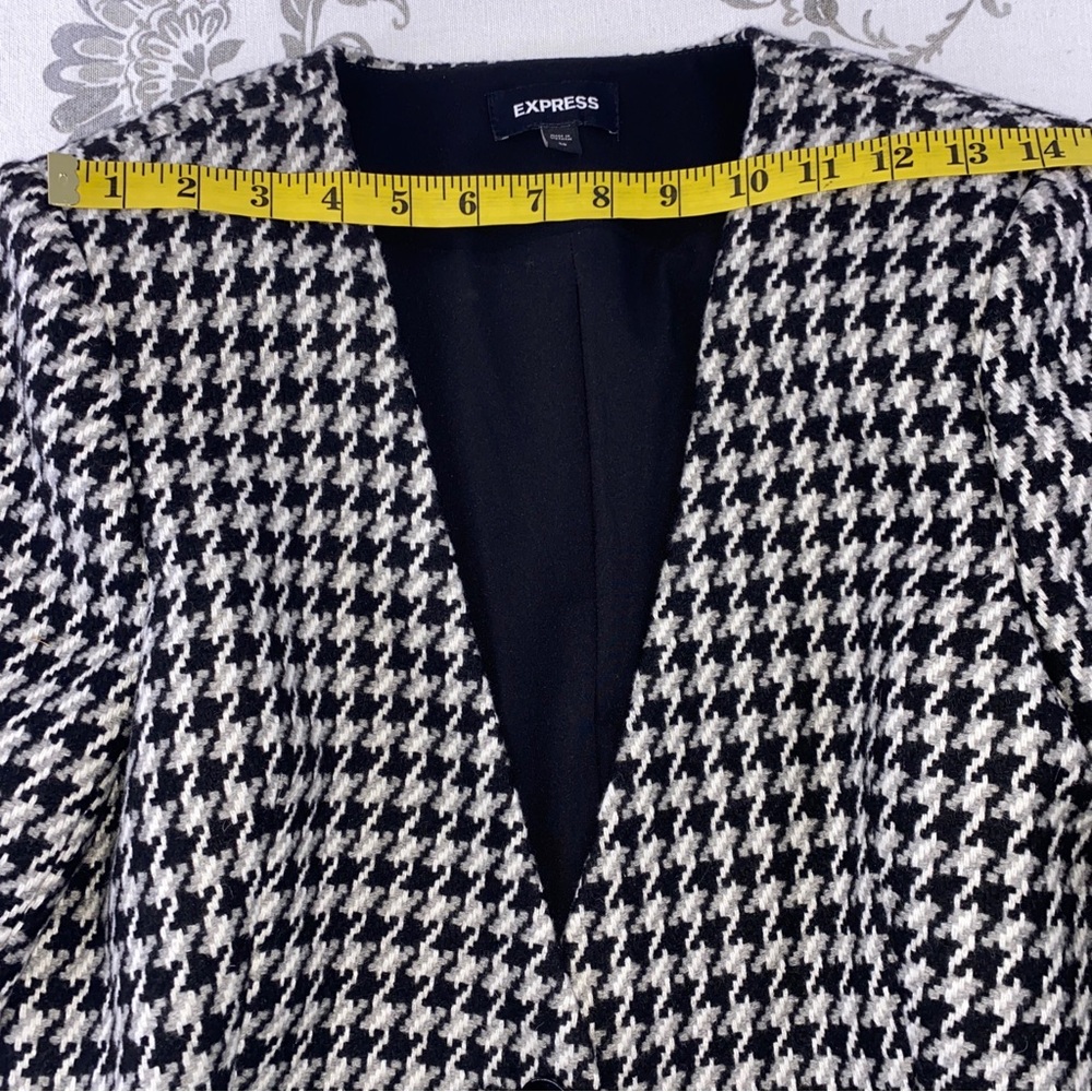 Express Tweed Jacket Blazer Button
Jacquard Woven Wool Blend - Picture 5 of 11